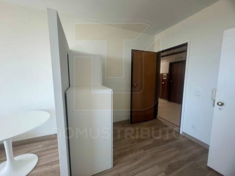 Apartamento T0, Junto a escola Industria, Matosnhos Centro