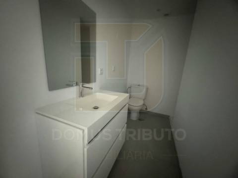 Apartamento T0, Junto a escola Industria, Matosnhos Centro