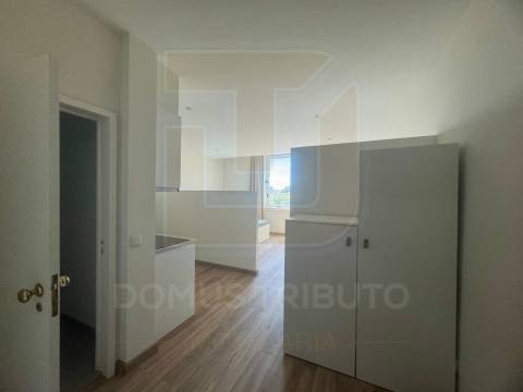 Apartamento T0, Junto a escola Industria, Matosnhos Centro