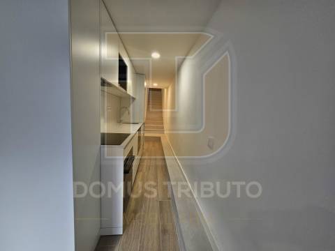 Apartamento T0+1 com Terraço, Novo, junto ao Mercado de Matosinhos