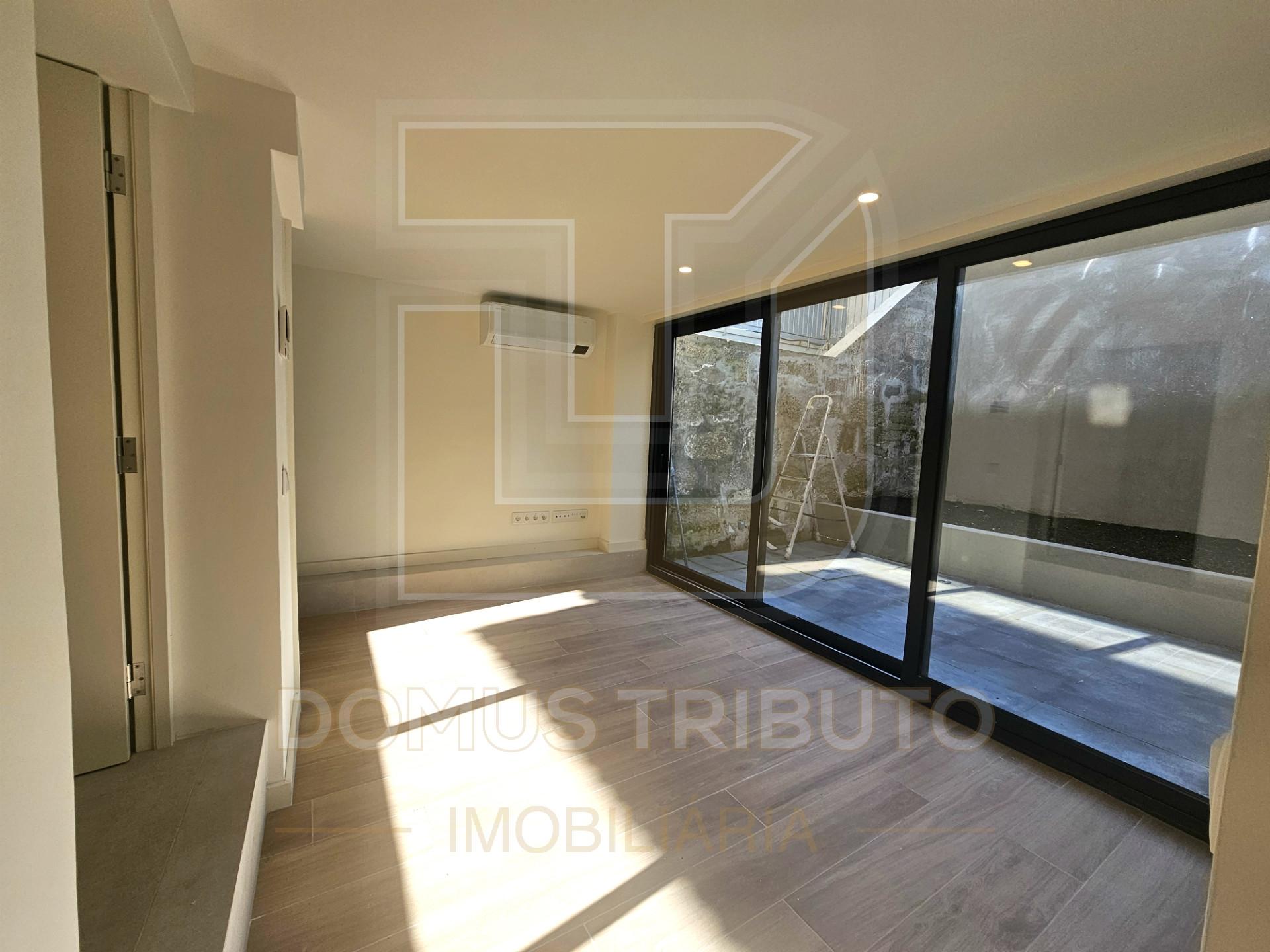 Apartamento T0+1 com Terraço, Novo, junto ao Mercado de Matosinhos
