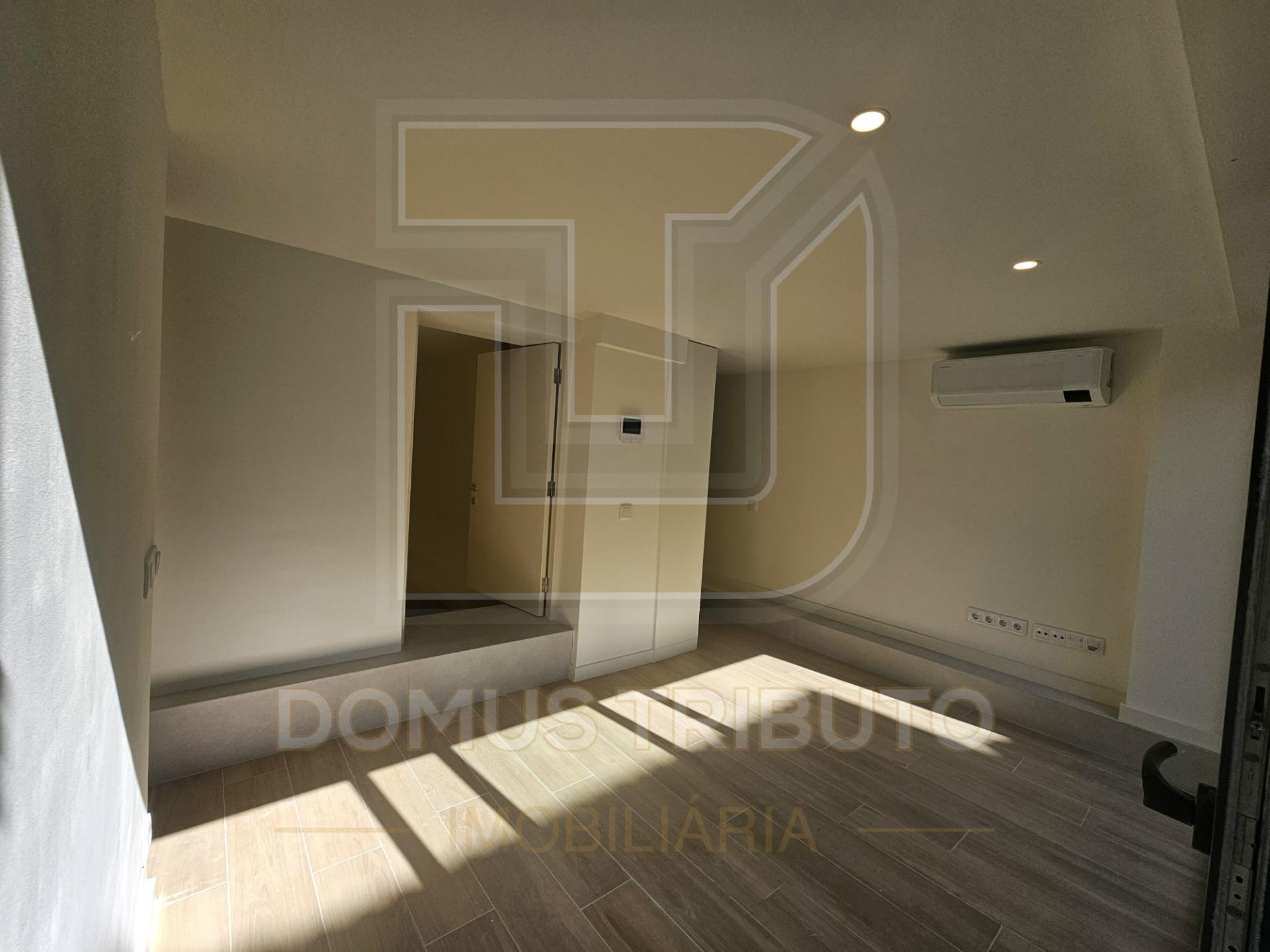 Apartamento T0+1 com Terraço, Novo, junto ao Mercado de Matosinhos