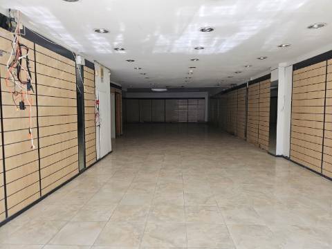 Loja para Arrendamento no Centro Histórico de Matosinhos – Rua Brito Capelo