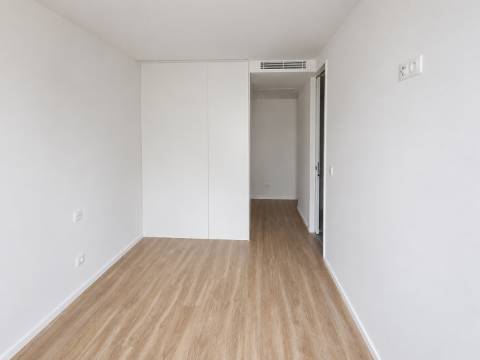 Apartamento T2 em construção, com Box junto ao Colégio Efanor, Matosinhos