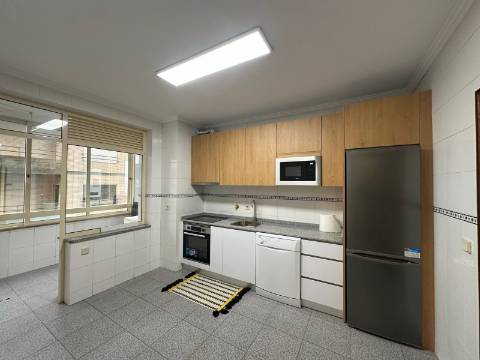 Apartamento T2+1 Arrendamento em Nogueira e Silva Escura,Maia