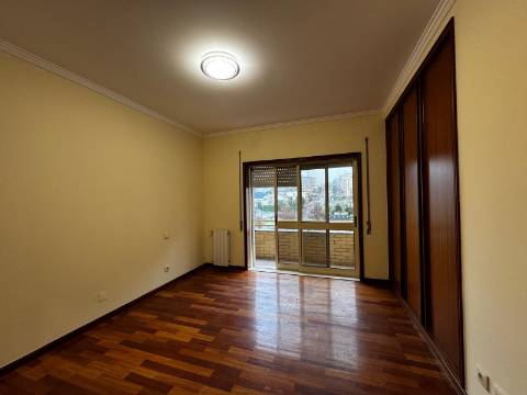Apartamento T2+1 Arrendamento em Nogueira e Silva Escura,Maia