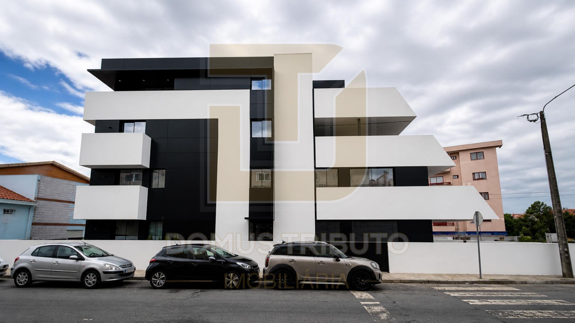 Apartamento T3 | 4.º Piso | 4 Frentes | Terraço e varandas com 48,16m² Garagem fechada (BOX) para 2
