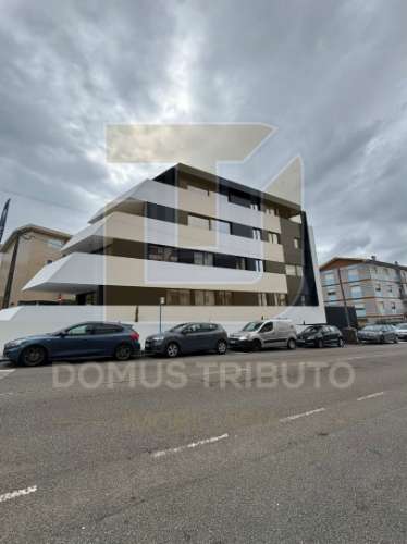 Apartamento T3 | 4.º Piso | 4 Frentes | Terraço e varandas com 48,16m² Garagem fechada (BOX) para 2