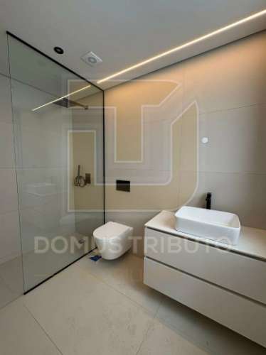 Apartamento T4 | 3.º Piso | 4 Frentes | Terraço e varanda com 48,40m² Garagem fechada (BOX) para 2 v