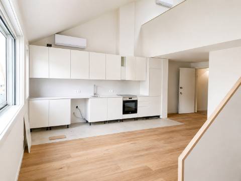 Apartamento T1 Duplex Mezanino com Varanda | Brito Capelo, Matosinhos
