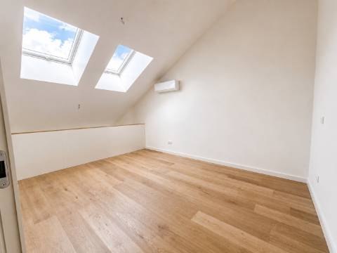 Apartamento T1 Duplex Mezanino com Varanda | Brito Capelo, Matosinhos