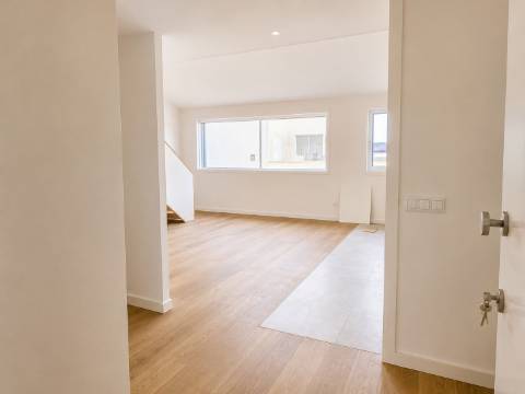 Apartamento T1 Duplex Mezanino com Varanda | Brito Capelo, Matosinhos