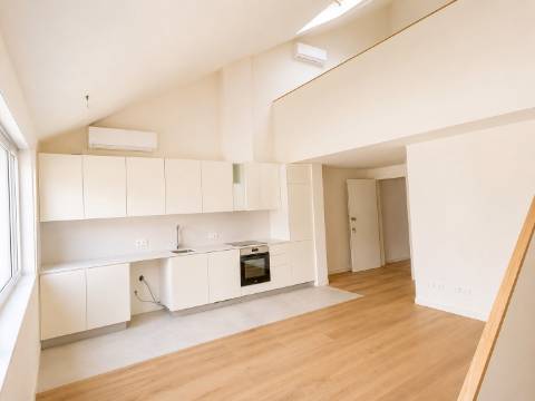Apartamento T1 Duplex Mezanino com Varanda | Brito Capelo, Matosinhos