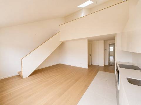 Apartamento T1 Duplex Mezanino com Varanda | Brito Capelo, Matosinhos