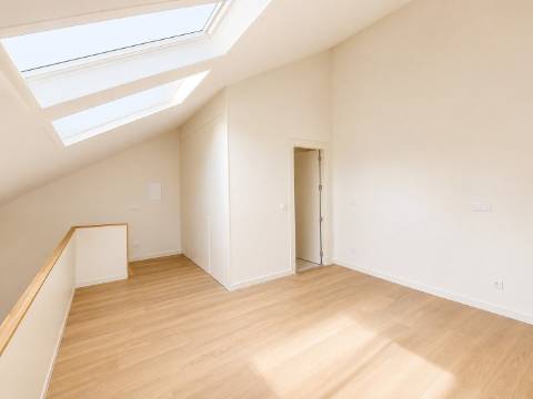 Apartamento T1 Duplex Mezanino com Varanda | Brito Capelo, Matosinhos