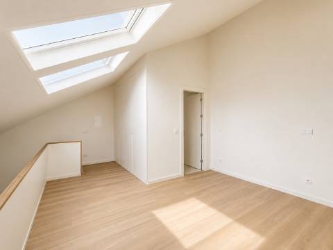 Apartamento T1 Duplex Mezanino com Varanda | Brito Capelo, Matosinhos
