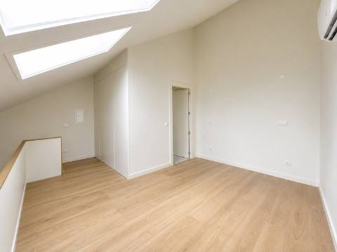 Apartamento T1 Duplex Mezanino com Varanda | Brito Capelo, Matosinhos