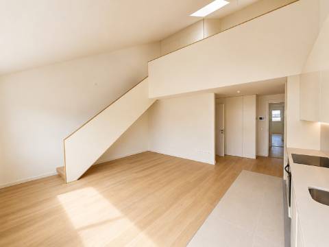 Apartamento T1 Duplex Mezanino com Varanda | Brito Capelo, Matosinhos