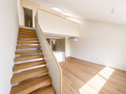 Apartamento T1 Duplex Mezanino com Varanda - Brito Capelo, Matosinhos