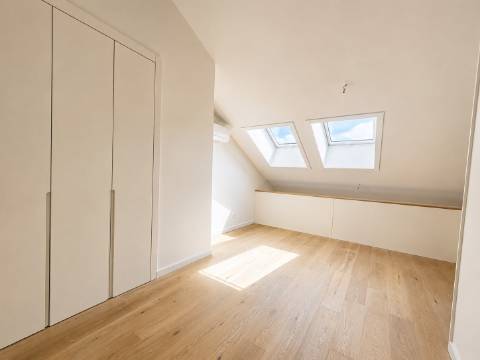 Apartamento T1 Duplex Mezanino com Varanda - Brito Capelo, Matosinhos