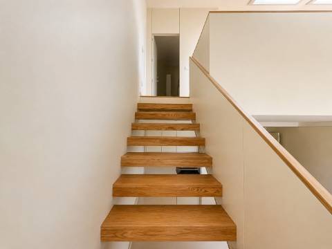 Apartamento T1 Duplex Mezanino com Varanda - Brito Capelo, Matosinhos