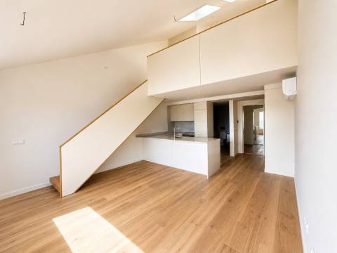 Apartamento T1 Duplex Mezanino com Varanda - Brito Capelo, Matosinhos