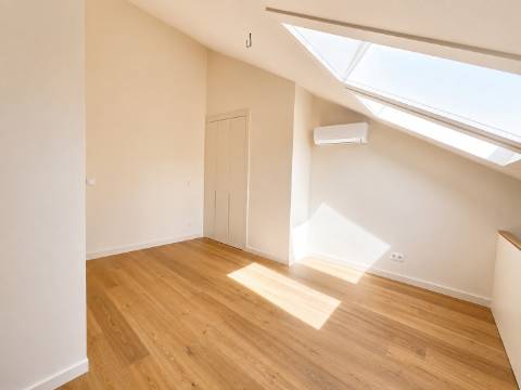 Apartamento T1 Duplex Mezanino com Varanda - Brito Capelo, Matosinhos