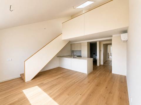 Apartamento T1 Duplex Mezanino com Varanda - Brito Capelo, Matosinhos