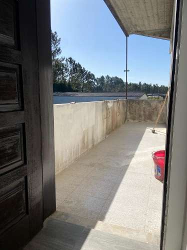 T2+T1+T1 c/ Garagem. Entregue totalmente renovado.
