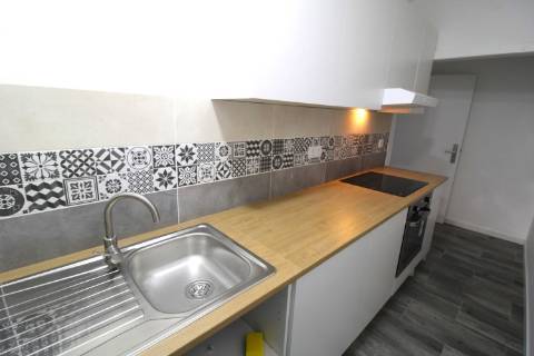 T2+T1+T1 c/ Garagem. Entregue totalmente renovado.