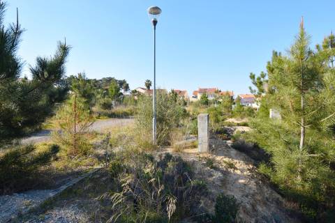 Lote de Terreno para construção de moradia em banda, localizado na Urb. da Ribeira do Marchante