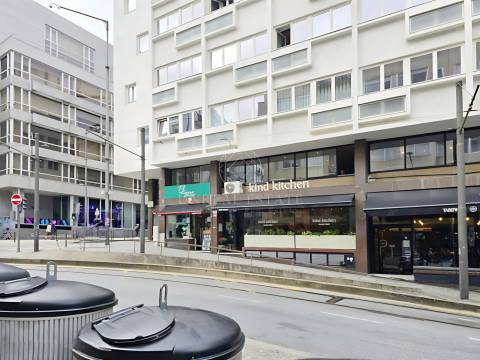 Apartamento T0 , novo, inserido em um edifício totalmente remodelado no Centro Histórico do Porto.