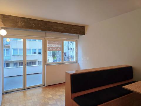 Apartamento T0 , novo, inserido em um edifício totalmente remodelado no Centro Histórico do Porto.
