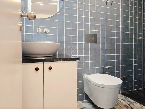 Apartamento T0+1 , novo, inserido em um edifício totalmente remodelado no Centro Histórico do Porto.
