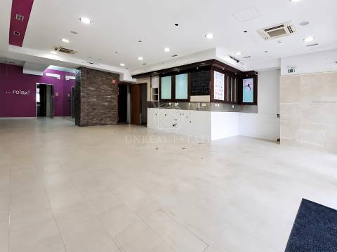 Loja de 160 m² para Arrendamento | Avenida Principal do Barreiro | Licença Panificadora.