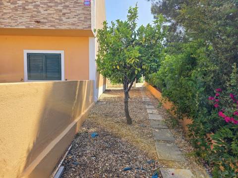 Moradia T4 Exclusiva com Piscina e 900m² de Terreno | Quinta da Serralheira, Setúbal