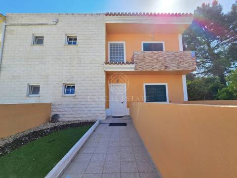 Moradia T4 Exclusiva com Piscina e 900m² de Terreno | Quinta da Serralheira, Setúbal