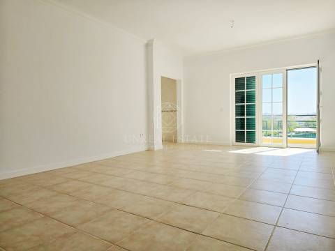 Moradia T4 Exclusiva com Piscina e 900m² de Terreno | Quinta da Serralheira, Setúbal