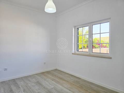Moradia T4 Exclusiva com Piscina e 900m² de Terreno | Quinta da Serralheira, Setúbal
