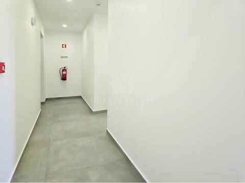 Apartamento T1 Totalmente Remodelado para Arrendamento | Centro Histórico de Torres Novas