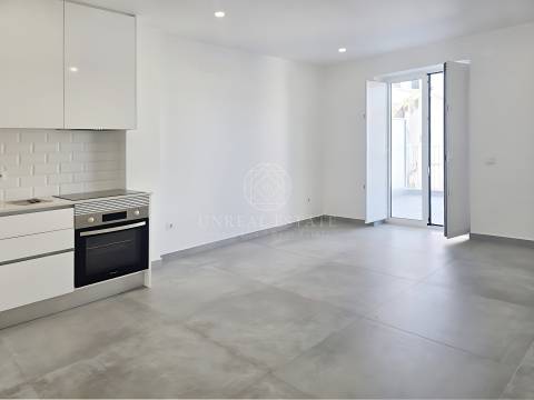 Apartamento T1 Totalmente Remodelado para Arrendamento | Centro Histórico de Torres Novas