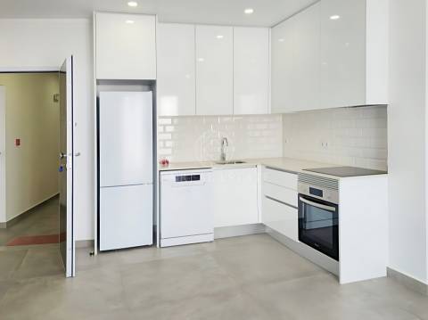 Apartamento T1 Totalmente Remodelado para Arrendamento | Centro Histórico de Torres Novas