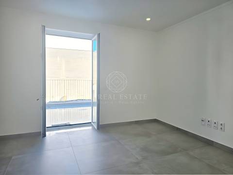 Apartamento T1 Totalmente Remodelado para Arrendamento | Centro Histórico de Torres Novas