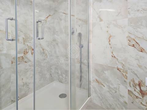 Apartamento T1 Totalmente Remodelado para Arrendamento | Centro Histórico de Torres Novas