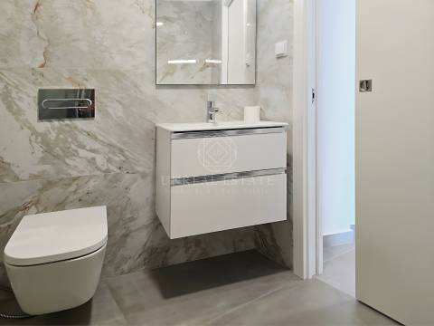 Apartamento T1 Totalmente Remodelado para Arrendamento | Centro Histórico de Torres Novas