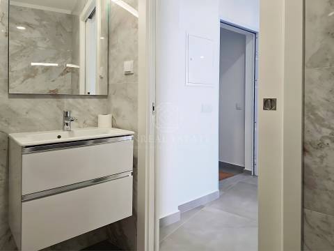 Apartamento T1 Totalmente Remodelado para Arrendamento | Centro Histórico de Torres Novas