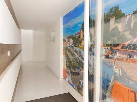 Apartamento T2 Moderno com garagem, localizado  no Centro Histórico de Torres Novas.