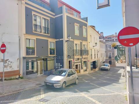 Apartamento T2 Moderno com garagem, localizado  no Centro Histórico de Torres Novas.