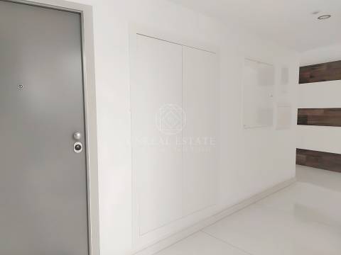 Apartamento T2 Moderno com garagem, localizado  no Centro Histórico de Torres Novas.
