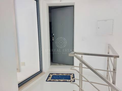 Apartamento T2 Moderno com garagem, localizado  no Centro Histórico de Torres Novas.